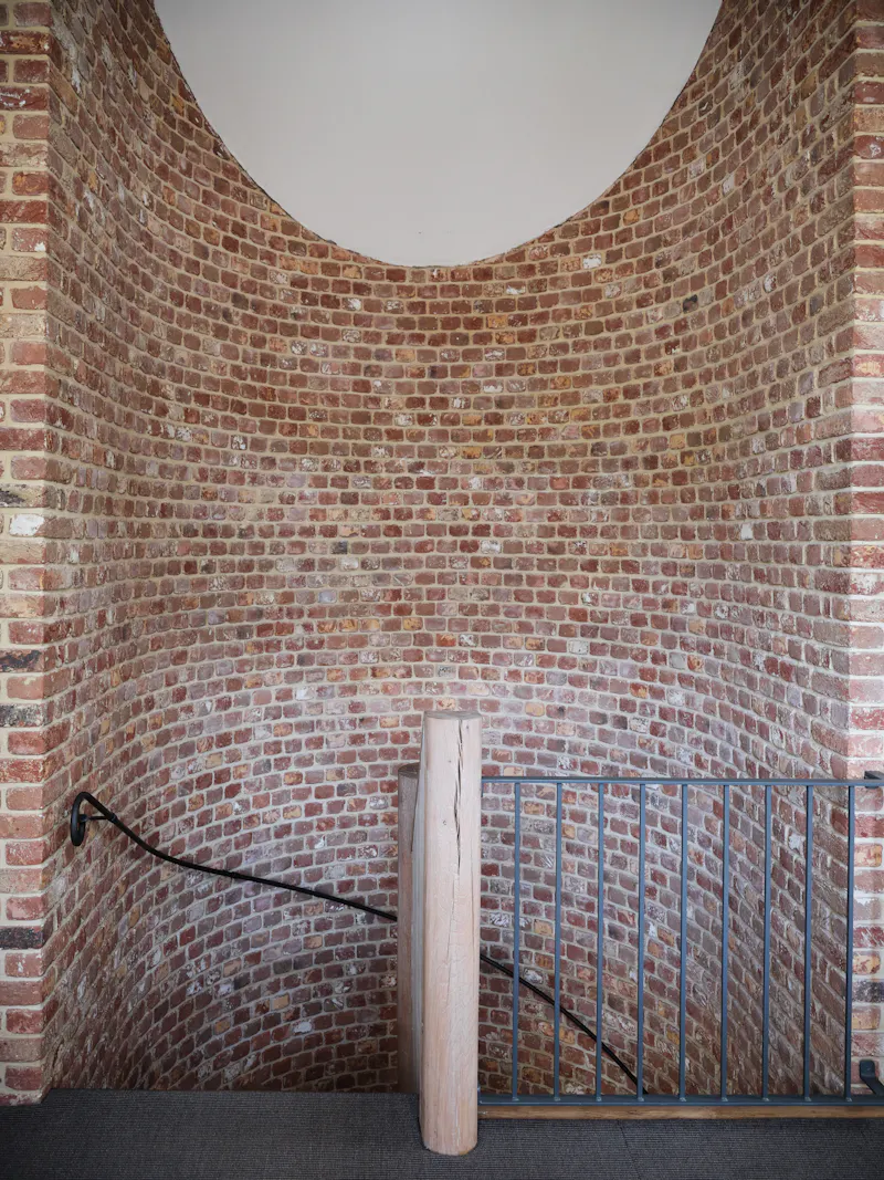 Converted barn in Shiplake, D2258 (photo 37)