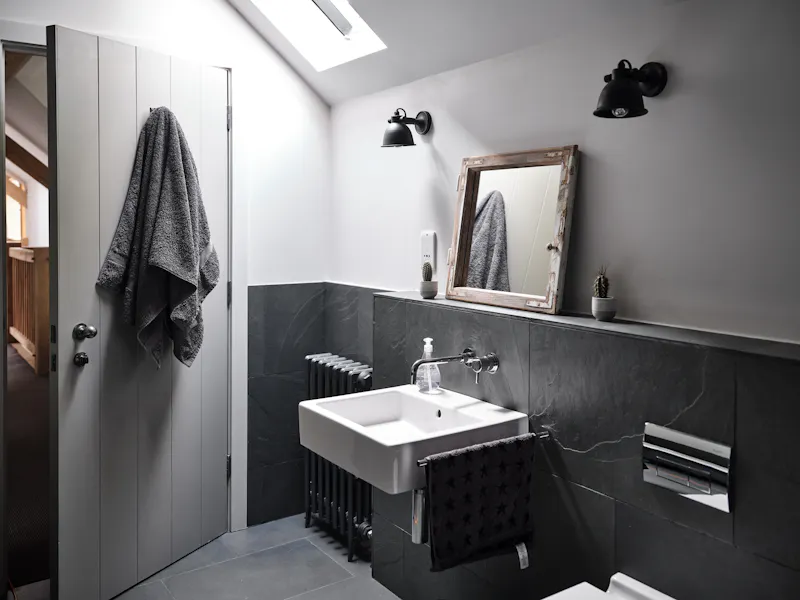 Bathroom at Converted barn in Shiplake, D2258 (photo 59)