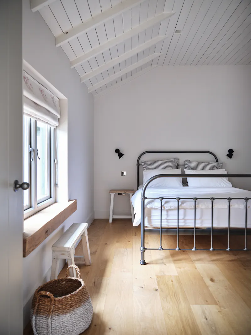 Bedroom at Converted barn in Shiplake, D2258 (photo 76)