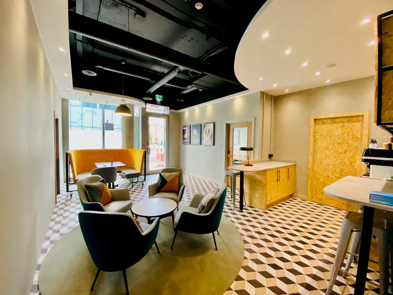 Modern hotel in Whitechapel, R843 (photo 3)