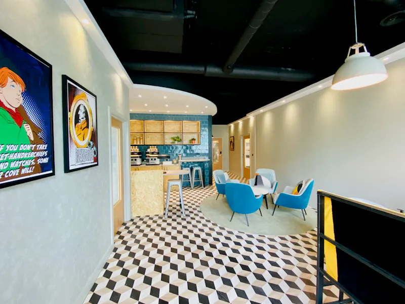 Floor - tiled at Modern hotel in Whitechapel, R843 (photo 2)