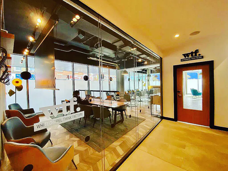 Glass at Modern hotel in Whitechapel, R843 (photo 7)