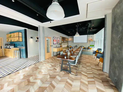 Modern hotel in Whitechapel, R843