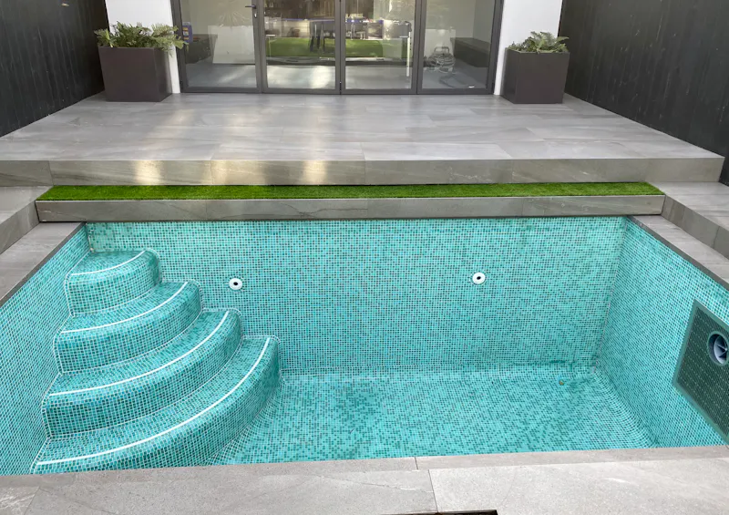 Swimming pool - outdoor at Modern Chiswick townhouse , D2492 (photo 22)