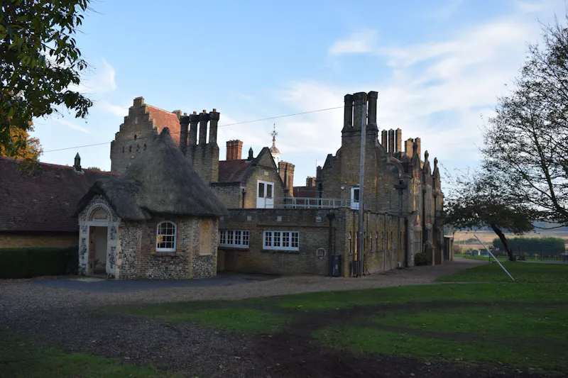 Victorian manor & school, J221 (photo 58)