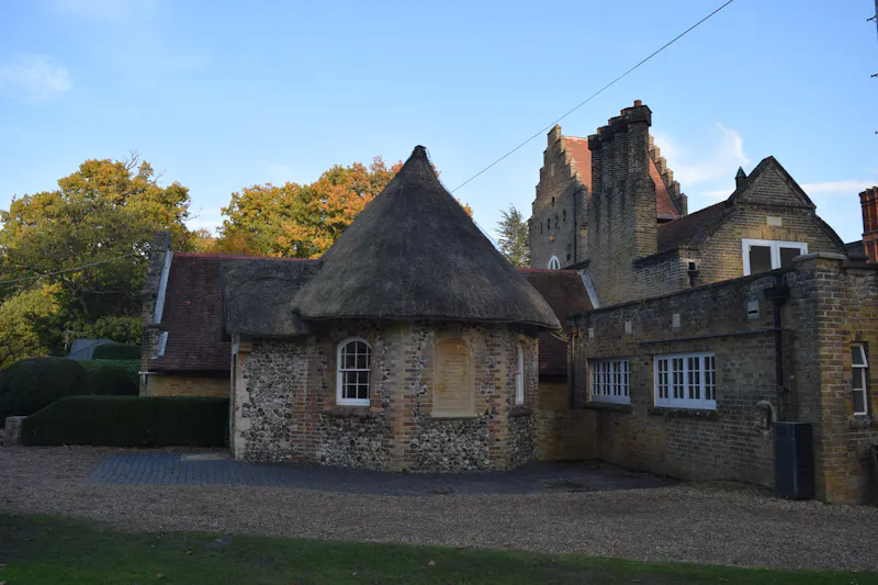 Victorian manor & school, J221 (photo 52)