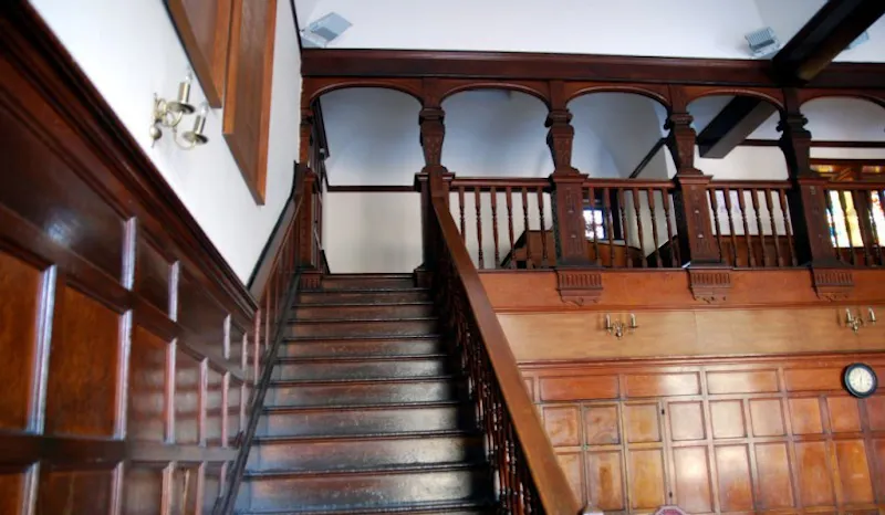 Victorian manor & school, J221 (photo 11)