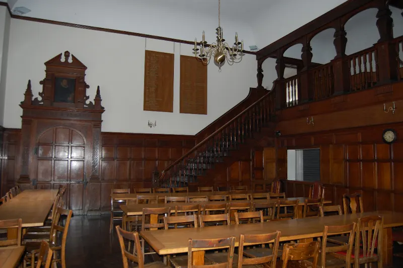 Victorian manor & school, J221 (photo 4)