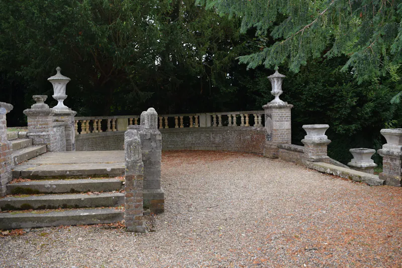 Victorian manor & school, J221 (photo 21)