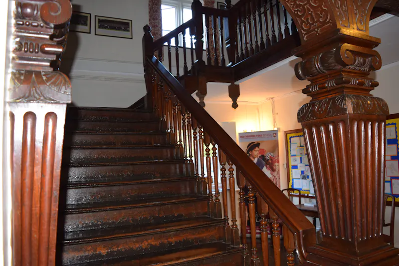 Victorian manor & school, J221 (photo 15)