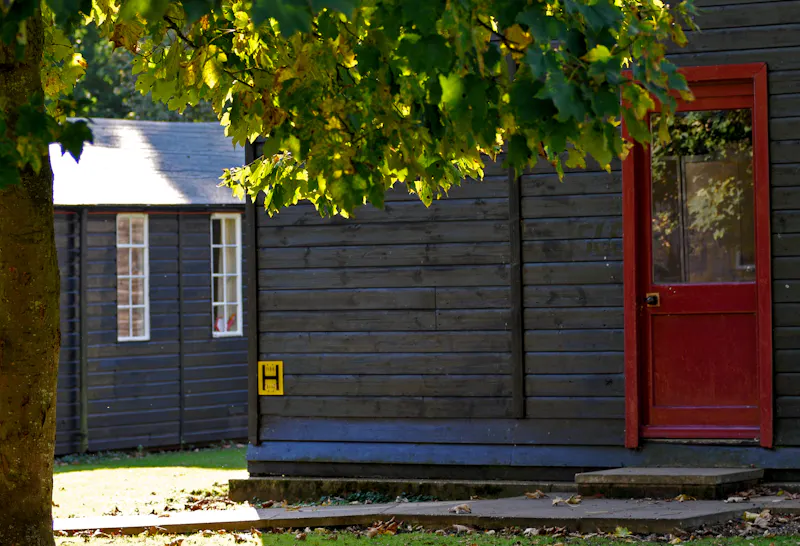 Victorian manor & school, J221 (photo 19)