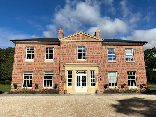 Modern mansion Nr Buntingford, D2528