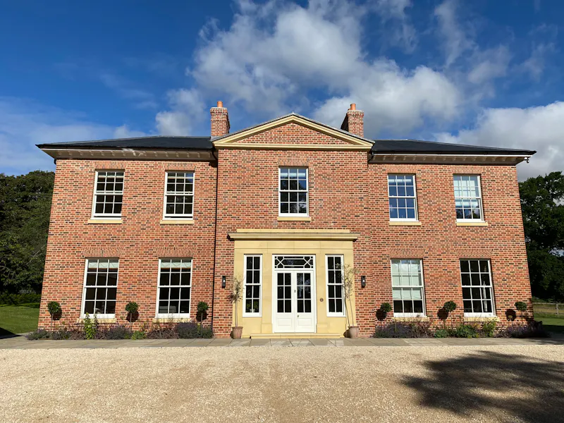 Driveway at Modern mansion Nr Buntingford, D2528 (photo 1)