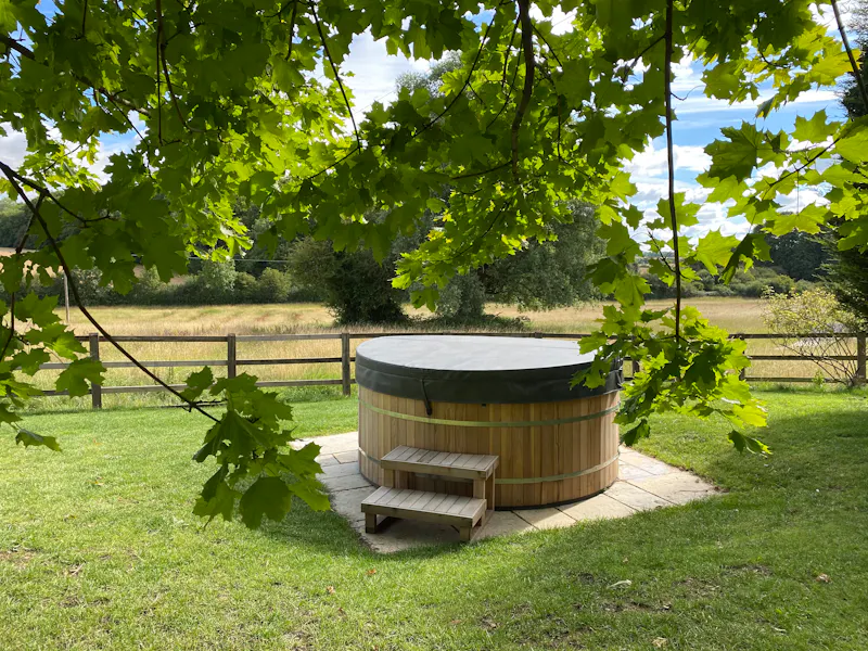 Jacuzzi at Modern mansion Nr Buntingford, D2528 (photo 41)