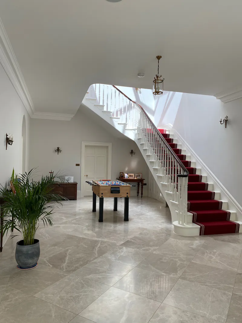 Entrance hall at Modern mansion Nr Buntingford, D2528 (photo 16)