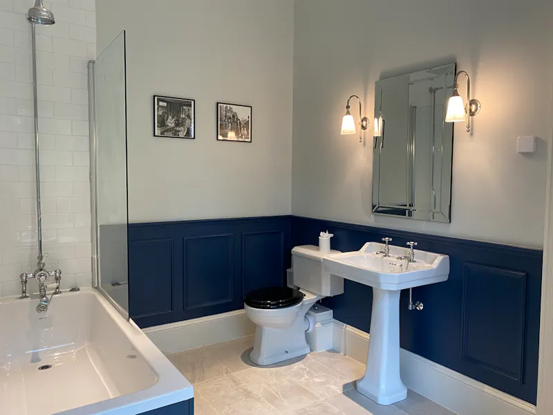Bathroom at Modern mansion Nr Buntingford, D2528 (photo 33)
