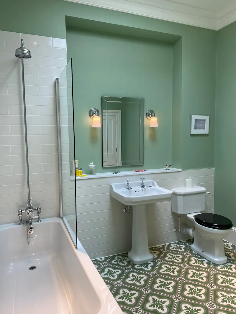 Bathroom at Modern mansion Nr Buntingford, D2528 (photo 34)