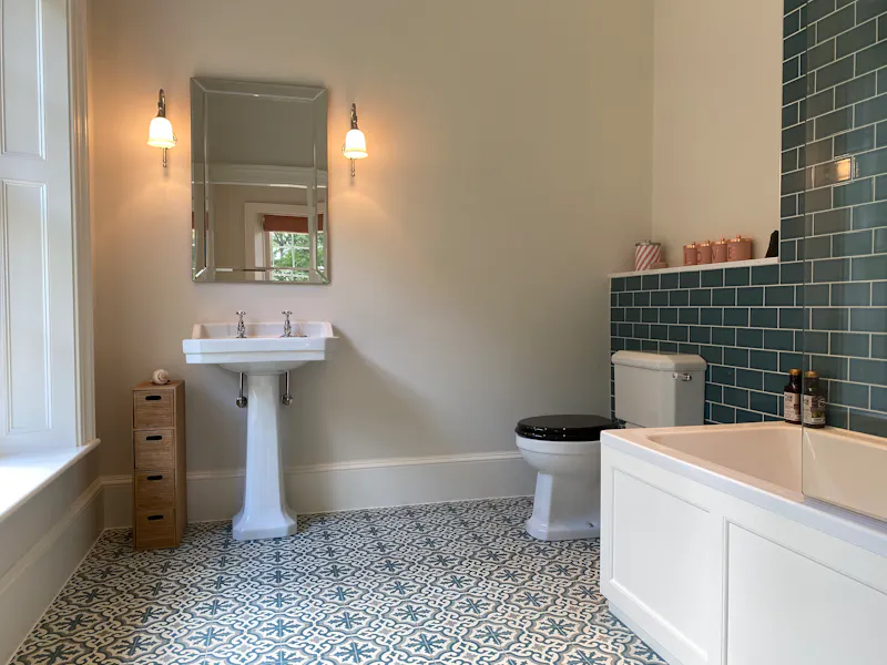 Bathroom at Modern mansion Nr Buntingford, D2528 (photo 35)
