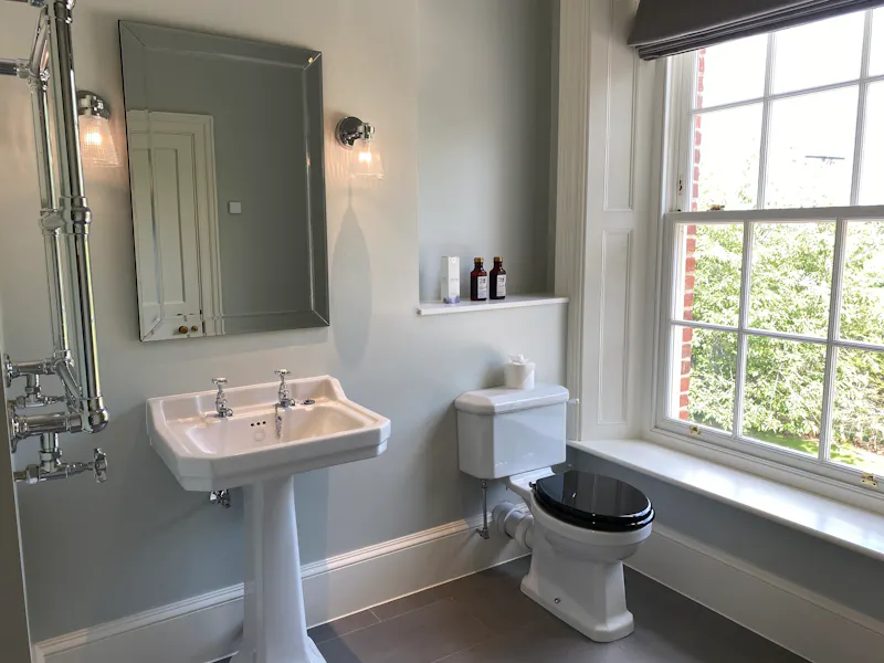Bathroom at Modern mansion Nr Buntingford, D2528 (photo 38)