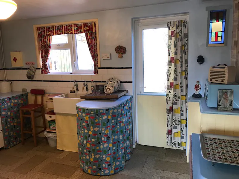 Authentic 50s Welwyn house, D2208 (photo 4)