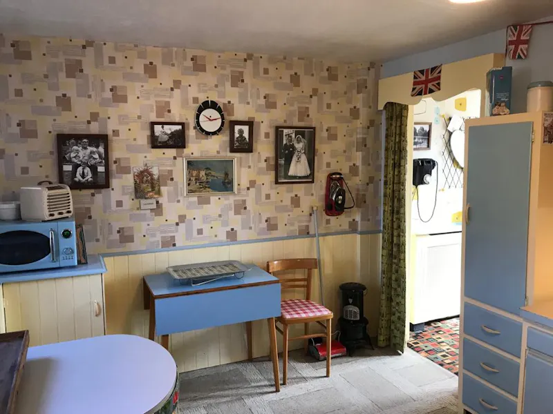 Authentic 50s Welwyn house, D2208 (photo 6)