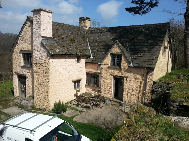 Stone house & outbuildings Hay, L726 (photo 1)