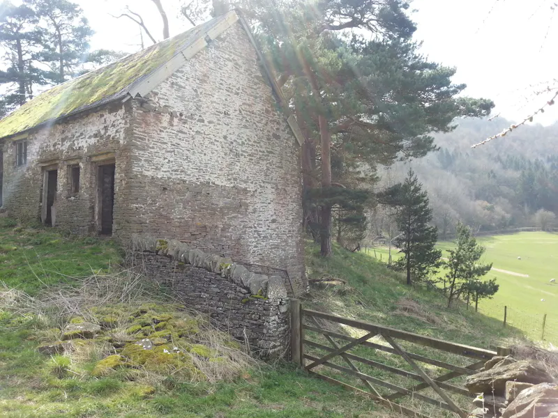 Stone house & outbuildings Hay, L726 (photo 12)