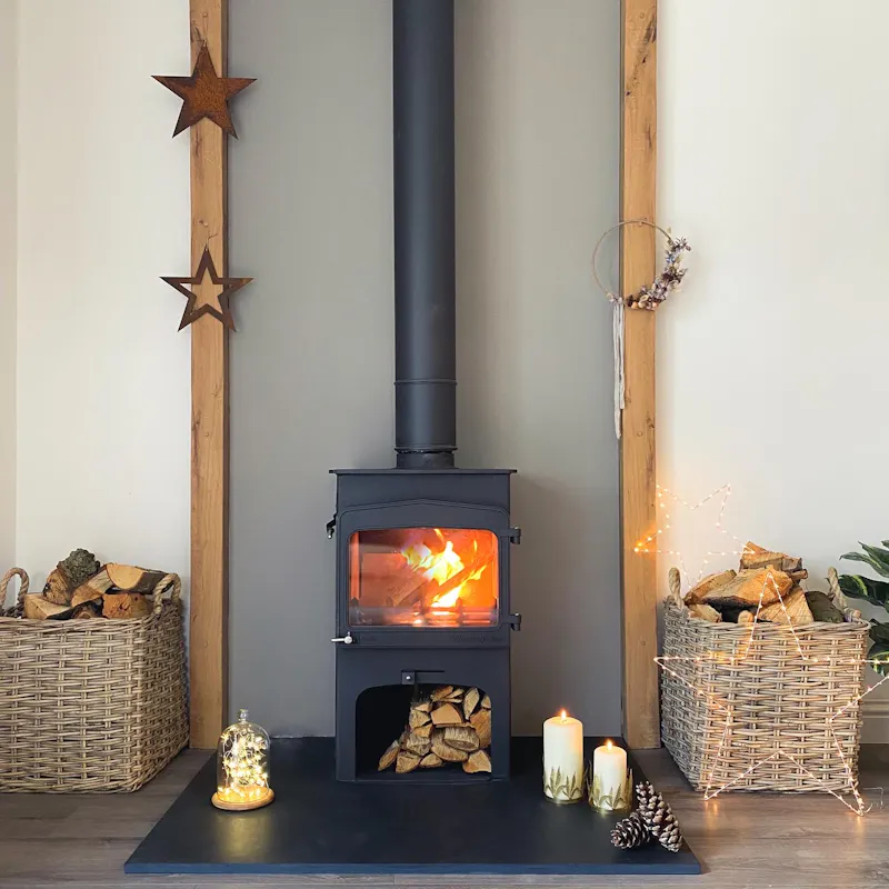 Fireplace at Renovated bungalow in Mursley, D2491 (photo 12)