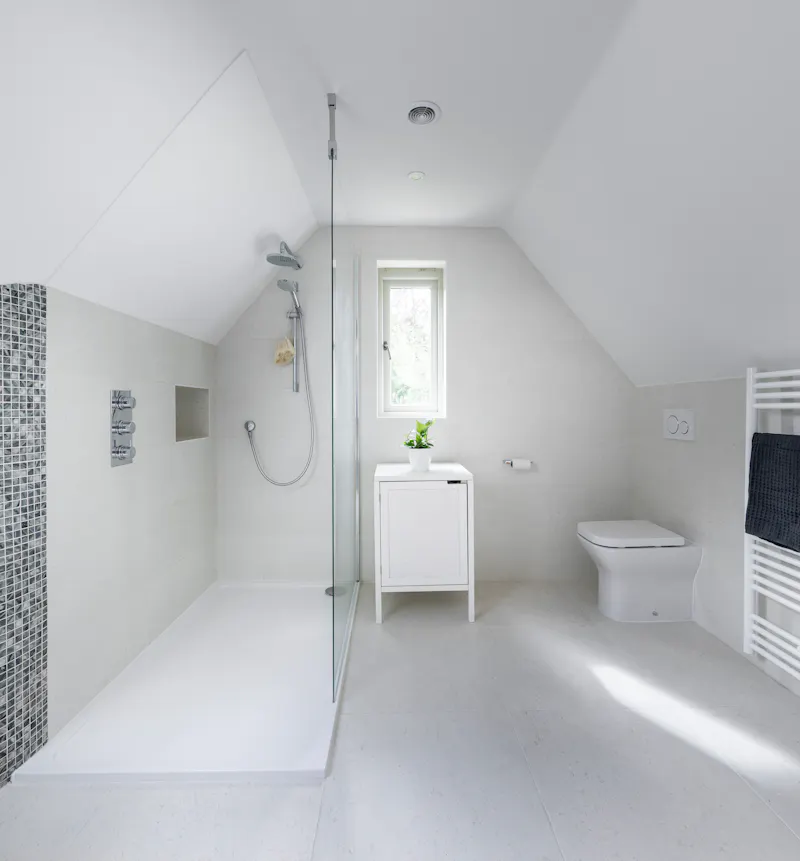 Bathroom at Modern farmhouse in Newbury, L719 (photo 15)