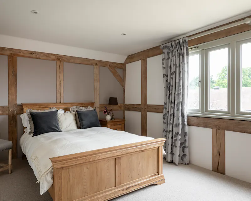 Bedroom at Modern farmhouse in Newbury, L719 (photo 16)