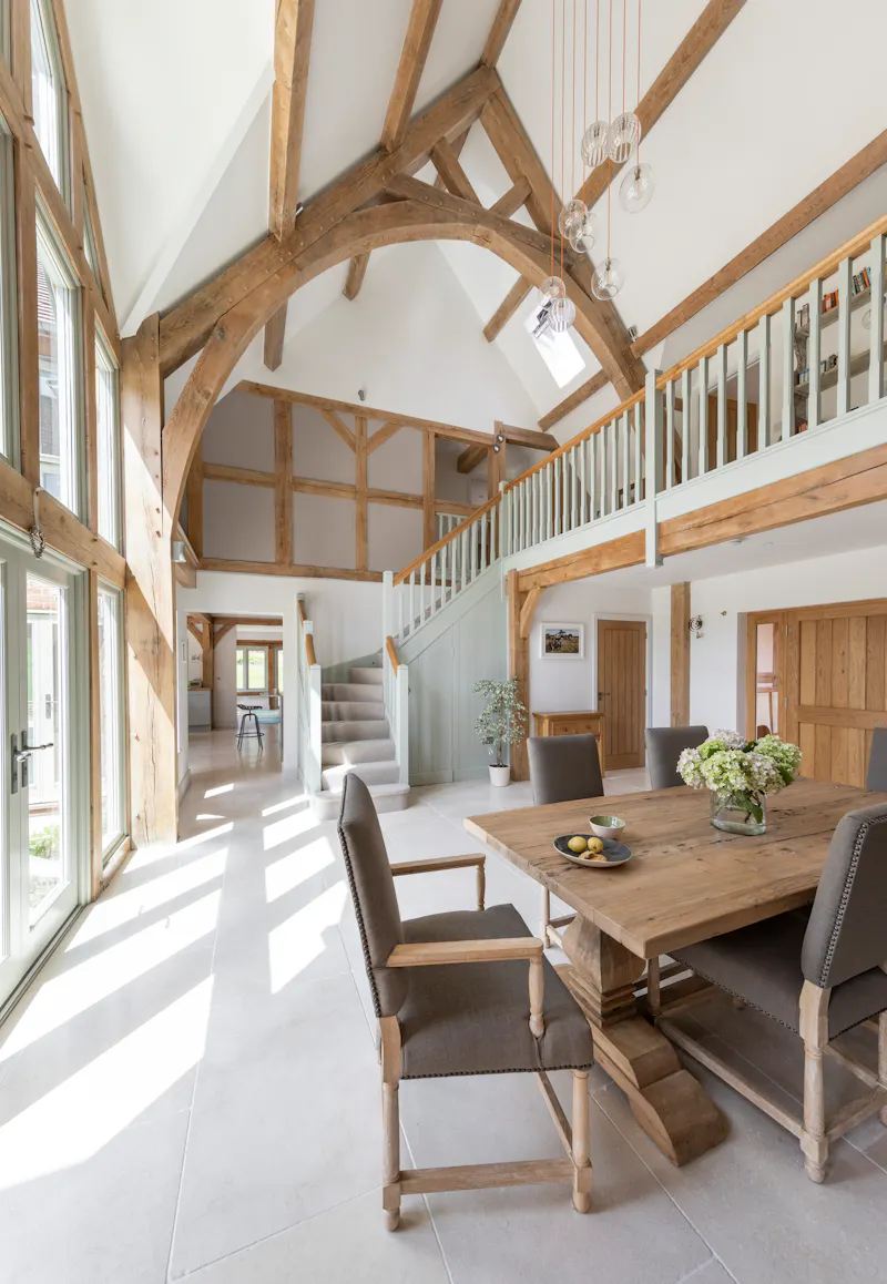 Beams at Modern farmhouse in Newbury, L719 (photo 3)