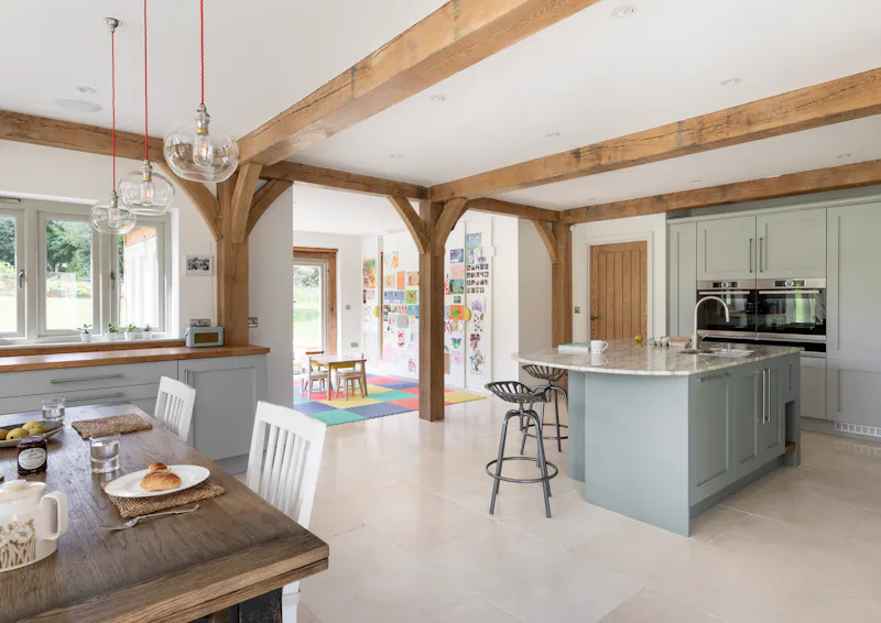 Kitchen at Modern farmhouse in Newbury, L719 (photo 7)