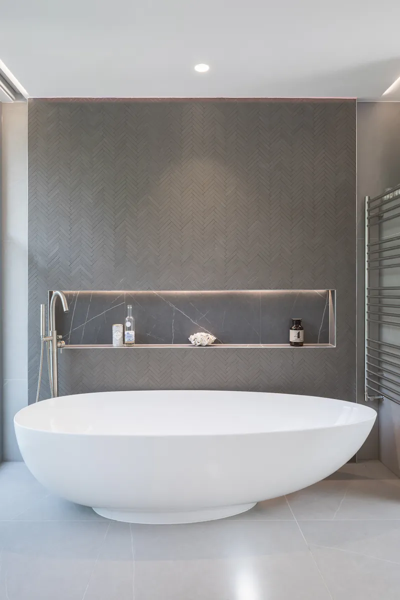 Bath - rolltop at Striking modern Dulwich house, D2507 (photo 22)