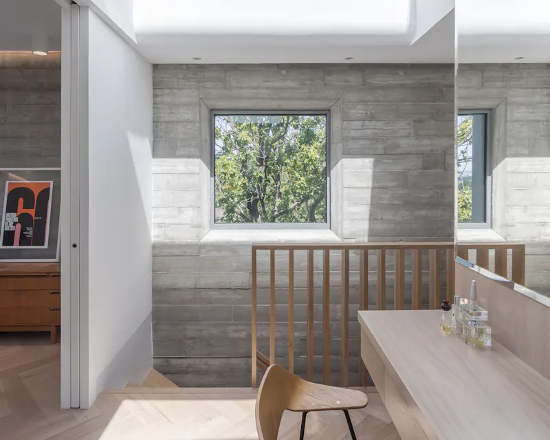 Dressing room at Striking modern Dulwich house, D2507 (photo 16)