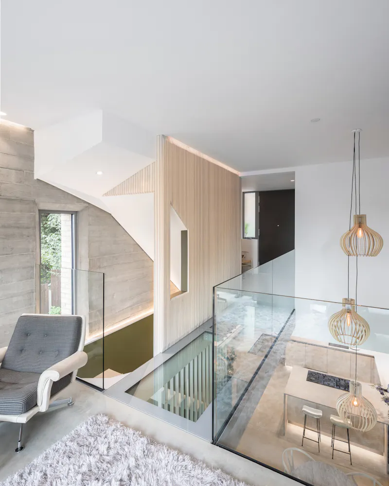 Glass at Striking modern Dulwich house, D2507 (photo 17)
