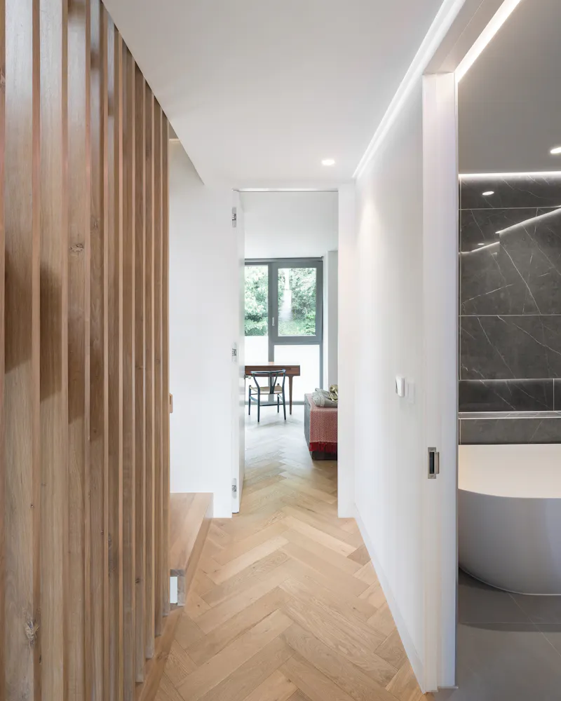 Corridor at Striking modern Dulwich house, D2507 (photo 6)