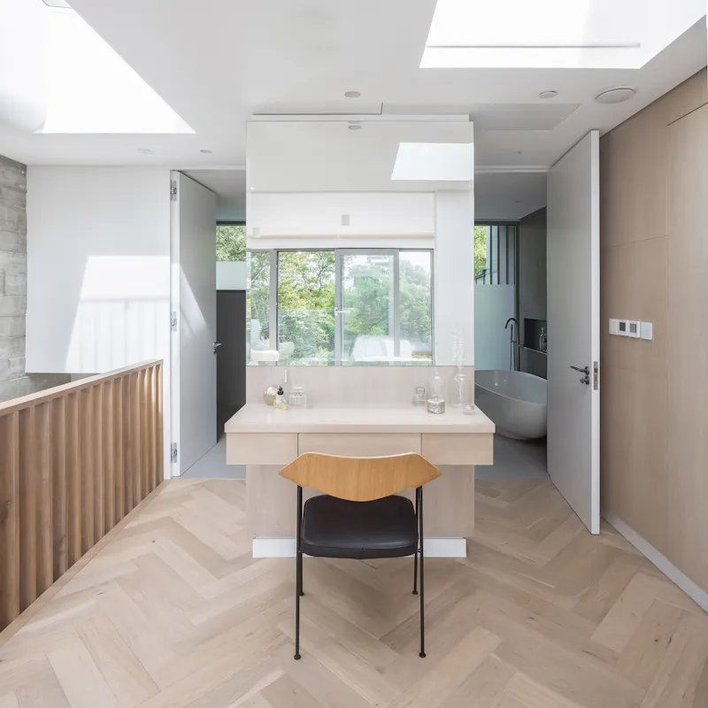 Dressing room at Striking modern Dulwich house, D2507 (photo 18)