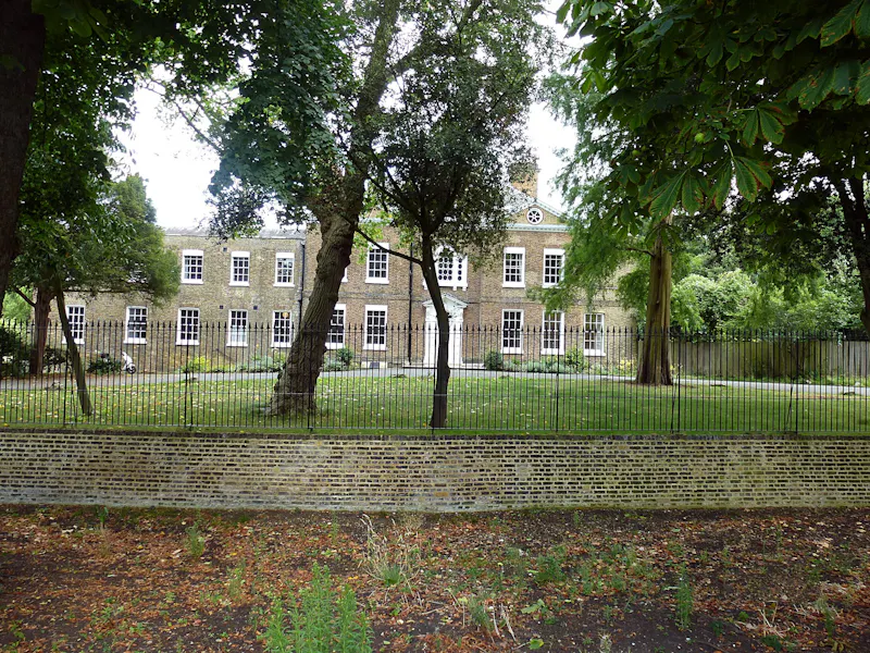 Huge vacant Dulwich house, A1435 (photo 1)