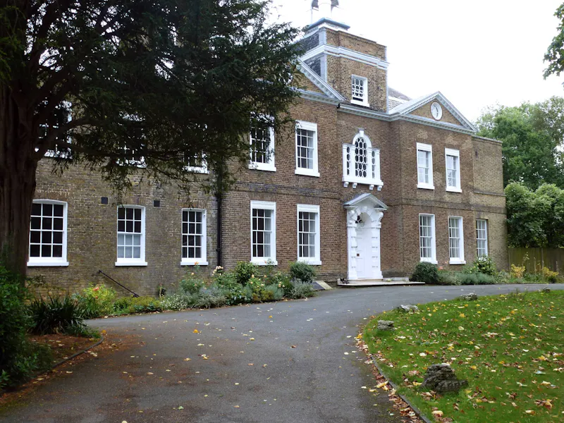 Huge vacant Dulwich house, A1435 (photo 2)
