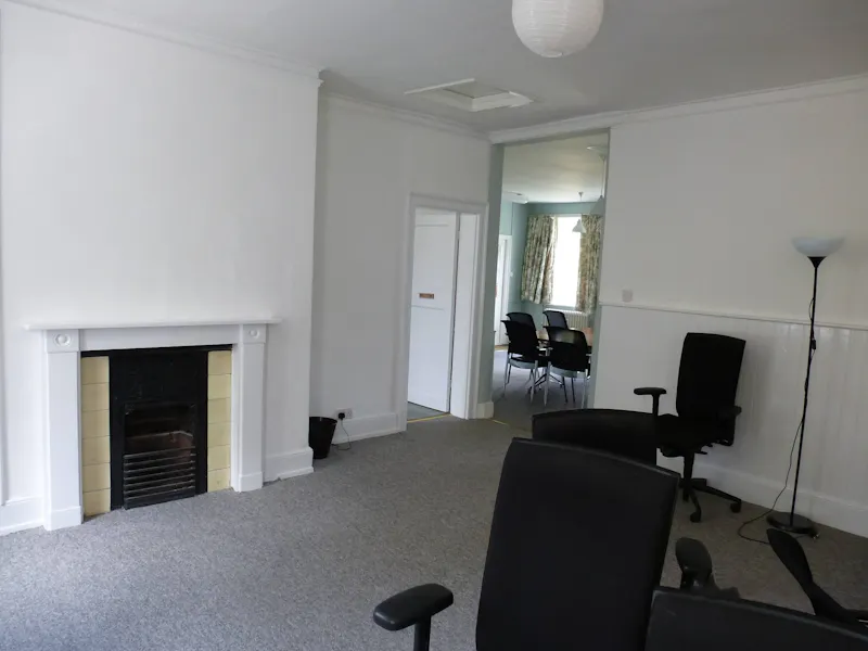 Huge vacant Dulwich house, A1435 (photo 41)