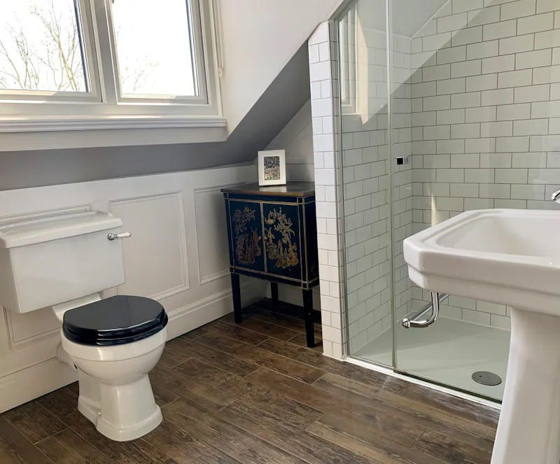Bathroom at Edwardian house Streatham, E489 (photo 19)