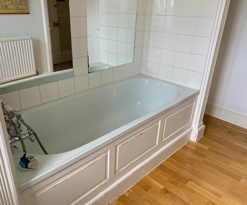 Bath at Edwardian house Streatham, E489 (photo 18)