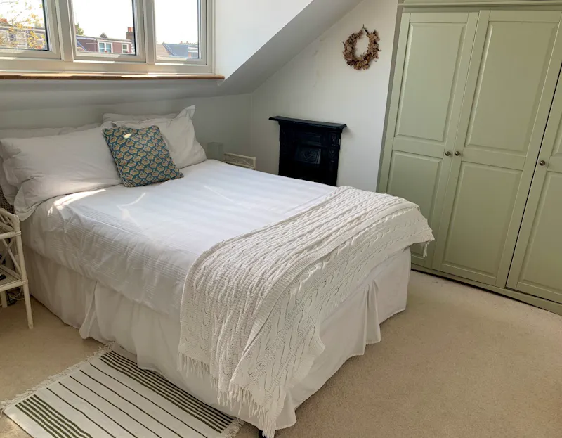 Bedroom at Edwardian house Streatham, E489 (photo 13)
