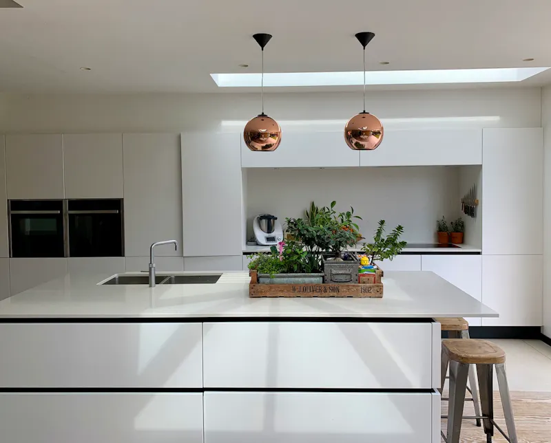 Kitchen island at Edwardian house Streatham, E489 (photo 5)