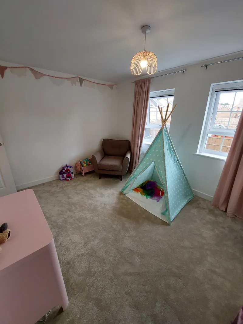 Nursery at Suburban family home Hook, D2526 (photo 33)