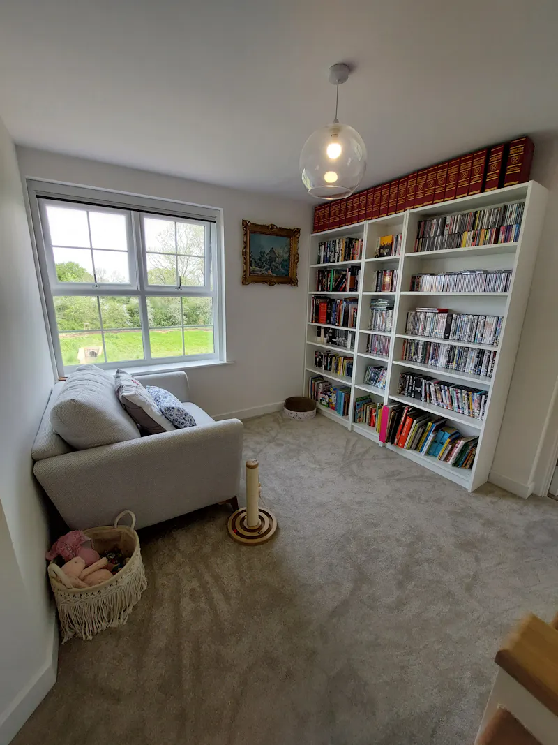 Sitting room at Suburban family home Hook, D2526 (photo 27)