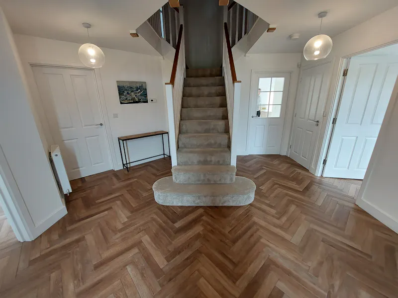Entrance hall at Suburban family home Hook, D2526 (photo 22)
