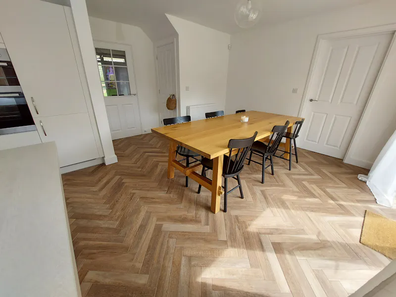 Dining room at Suburban family home Hook, D2526 (photo 8)