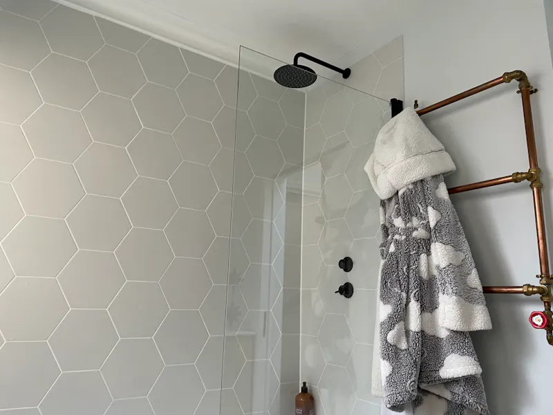 Shower at Hove Beachfront Flat, F1210 (photo 12)