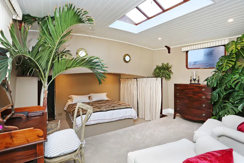 Bedroom at Battersea houseboat, HSE27 (photo 10)